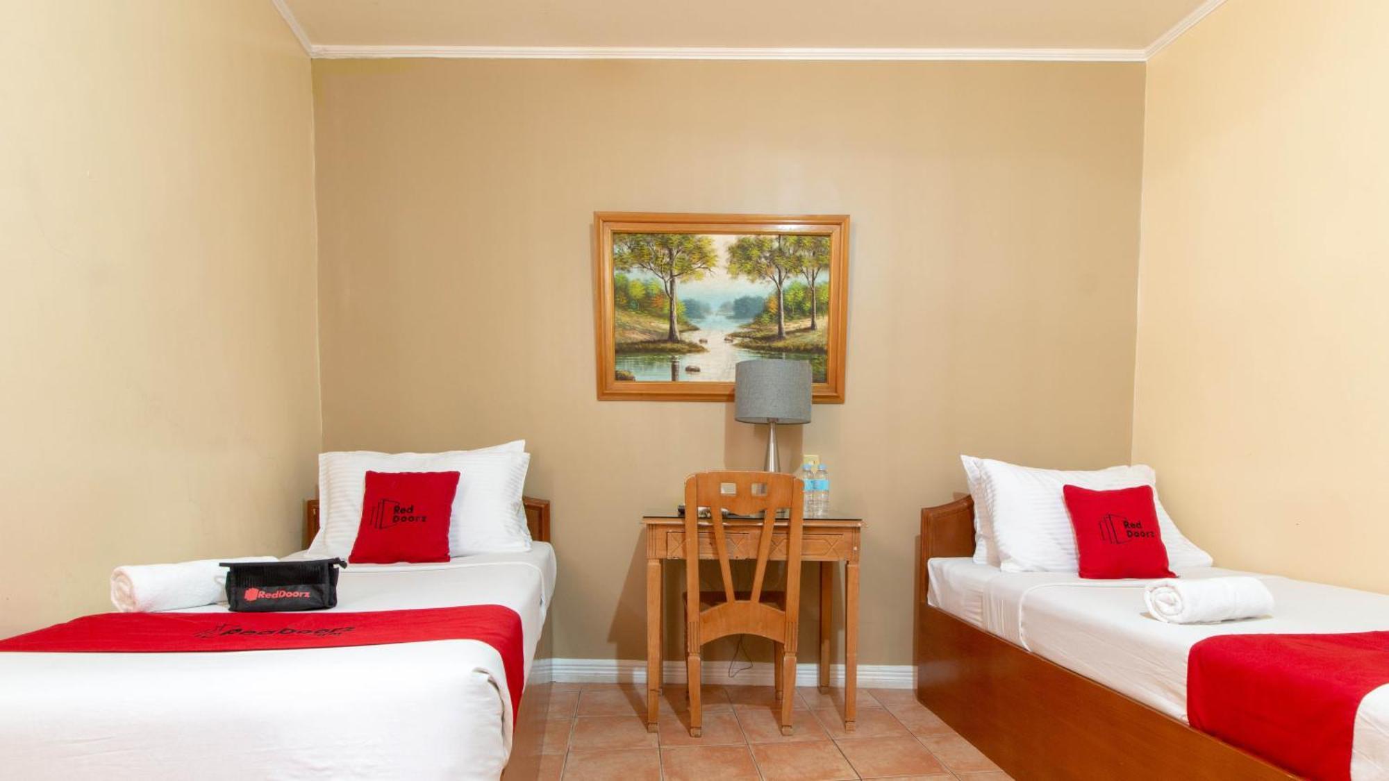 RedDoorz @ Downtown Tacloban Hotel Buitenkant foto